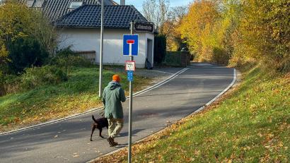 Bild: Wolfgang Steinbacher
Der Laßlebenstraße in Amberg hinter dem Möbelhaus Frauendorfer mangelt es an zwei Dingen: einem Spielplatz und einer Anbindung an den ÖPNV.