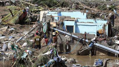 Bild: Jacqueline Hernandez/AP/dpa
„Kalmaegi“ hatte mit Starkregen und heftigem Wind gewütet.