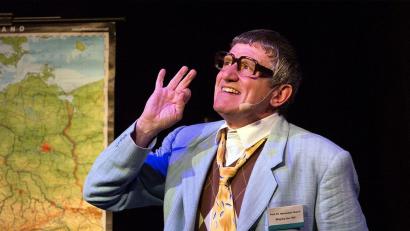 Bild: Michael Ophelders/exb 
Der Schauspieler Michael Ophelders gastiert mit seiner Heinz-Erhardt-Revue in Speichersdorf.