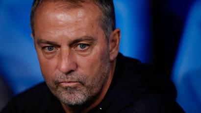 Bild: Jose Breton/AP/dpa
Hansi Flick will von seiner Spielweise für den FC Barcelona nicht abrücken. (Archivbild)