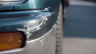 Symbolbild: Arno Burgi/dpa
Ein geparkter BMW wurde in Teublitz beschädigt. Die Polizei sucht Zeugen.