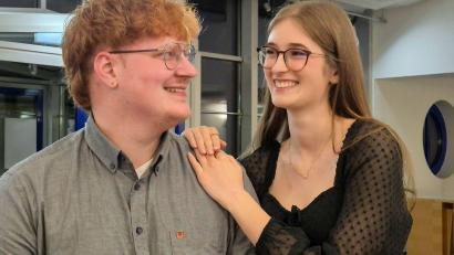 Bild: Lowak
Julian Mayerhöfer und Line Bayer aus Neustadt/WN sind das neue Prinzenpaar. Als langjährige Mitglieder des Vereins Neustädter Faschingszug e. V. freuen sie sich riesig auf die kommende Saison.