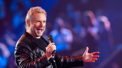 Bild: Tom Weller/dpa
Der Sänger musste der Frau erklären, dass sie einem Betrug aufgesessen war. (Archivbild)