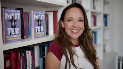 Bild: Henning Kaiser/dpa
Carolin Kebekus hat ein Buch darüber geschrieben, wie leicht man als Mutter versagen kann - und wie unterhaltsam das Leben mit Kind sein kann. (Archivbild)