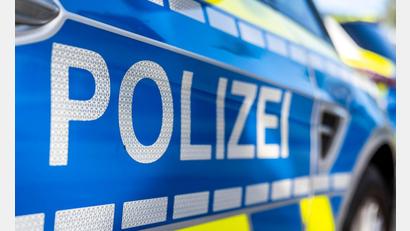 Bild: David Inderlied/dpa
Nach einem Unfall beim Gleitschirmfliegen in den Alpen ermittelt die Polizei. (Symbolbild)