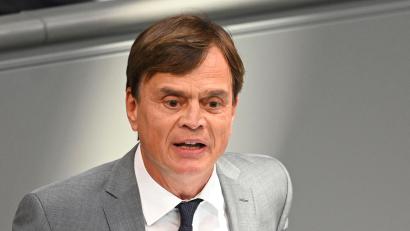 Bild: Elisa Schu/dpa
Weist Kritik aus der Union an der geplanten Russlandreise mehrerer AfD-Politiker zurück: AfD-Spitzenpolitiker Bernd Baumann.