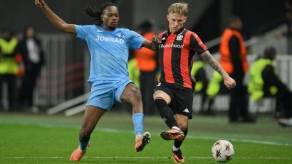 Bild: Philippe Magoni/AP/dpa
Einer der Bälle im Spiel war nicht richtig aufgepumpt.