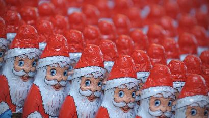 Bild: Oliver Mehlis/dpa-Zentralbild/dpa
Schoko-Weihnachtsmänner sind beliebt - sowohl bei Kindern als auch bei Erwachsenen.