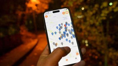 Bild: Peter Kneffel/dpa
Die App zeigt mehr als 3.000 NS-Tatorte in der Pogromnacht an.