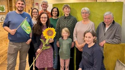 Bild: Ortsverband Bündnis 90/ Die Grünen Windischeschenbach
Anne Droste (vorne, mit Sonnenblume) kandidiert für die Grünen in Windischeschenbach als Bürgermeister-Kandidatin.