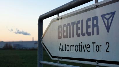 Bild: jut
Der Autozulieferer Benteler plant in seinem Schwandorfer Werk einen größeren Stellenabbau.