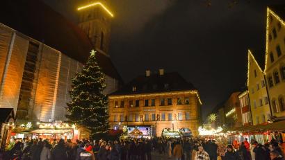Archivbild: Petra Hartl
In diesem Jahr finden in der Nordoberpfalz wieder viele Weihnachtsmärkte statt. Ein Highlight ist der Markt in Amberg mit zahlreichen Buden und Veranstaltungen.