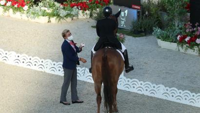 Bild: Friso Gentsch/dpa
Die „Blut-Regel“ im Reitsport wurde für Springpferde abgemildert. In der Dressur gilt weiter die bisherige und strengere Regel.