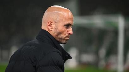 Bild: Carmen Jaspersen/dpa
War's das für Paul Simonis? Der Trainer steht beim VfL Wolfsburg wohl vor dem Aus.