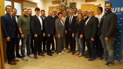 Bild: wel
Mit tatkräftigen, motivierten Kandidatinnen und Kandidaten sowie Martin Birner (elfter von links) als Bürgermeisterkandidat geht die CSU ins Rennen um Mandate im Stadtrat.