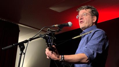 Bild: Holger Stiegler
Nils Heinrich überzeugte mit seinem aktuellen Programm am Freitag bei der Futura in Windischeschenbach.