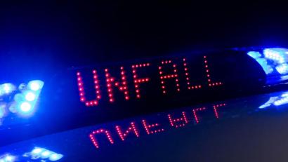 Symbolbild: Monika Skolimowska/dpa-Zentralbild/dpa
Eine 19 Jahre alte Autofahrerin und ihre 16-jährige Beifahrerin sind bei einem Frontalzusammenstoß in Unterfranken ums Leben gekommen.