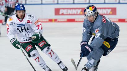Bild: Sven Hoppe/dpa
Nach zuletzt wenig Zeit auf dem Eis verlässt Luca Tosto (l) die Panther.