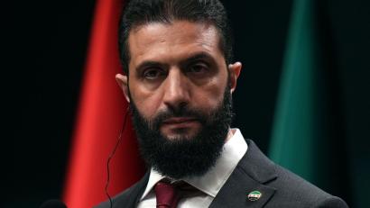 Bild: Francisco Seco/AP/dpa
Der syrische Übergangspräsident Al-Scharaa will sein Land wieder in die internationale Gemeinschaft integrieren. (Archivfoto)