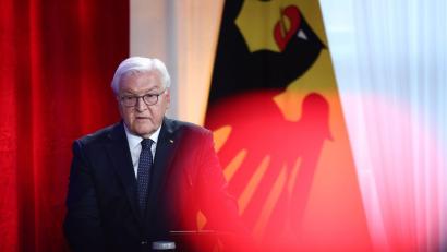 Bild: Maryam Majd/Pool AP/dpa
Bundespräsident Frank-Walter Steinmeier sieht die Demokratie bedroht.