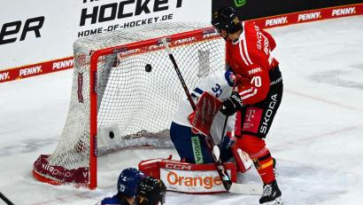 Bild: Markus Lenhardt/dpa
Bremerhavens Roßmy erzielte das zweite deutsche Tor