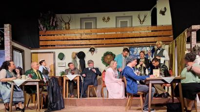 Bild: gis
"Alte Hasen" und Neulinge begeistern auf der Bühne mit viel Charme und Spielfreude.