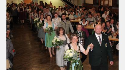 Bild: kro
Imposanter Einzug der Schützenkönige mit ihren Partnern in die Stadthalle.