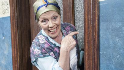 Bild: Maike Kollenrott/exb
Heidi Mahler in „Tratsch im Treppenhaus“