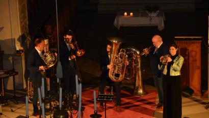 Bild: dob
Mit seinem unverwechselbaren Stil verbindet Harmonic Brass höchste technische Perfektion mit Humor, Charme und einem feinen Gespür für das Publikum. Das Publikum war verzückt und feierte das Quintett in der Evangelischen Stadtkirche.