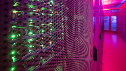 Bild: Sebastian Gollnow/dpa
Deutschland muss dem IT-Verband Bitkom zufolge gegensteuern, um bei Rechenzentren international den Rückstand nicht noch größer werden zu lassen. (Archivbild)