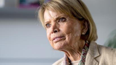 Bild: Peter Kneffel/dpa
Uschi Glas hat ein bislang unbekanntes Kapitel ihrer Familiengeschichte entdeckt.