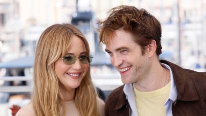 Bild: Joel C Ryan/Invision/AP/dpa
Jennifer Lawrence und Robert Pattinson bei der Premiere des Films in Cannes. (Archivbild)