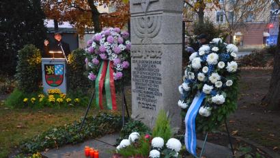 Bild: Kunz
Rabbiner Dannyel Morag spricht bei der Gedenkfeier an die Pogromnacht das "Kaddisch".