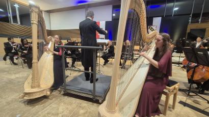 Bild: whü
Besonders fein geriet Grandjanys Aria in Classic Style für zwei Harfen, gespielt von Juliane Kertsch (18, Weidenberg) und Maja Rieger (15, Mistelbach).
