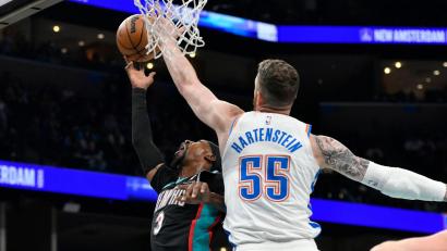 Bild: Brandon Dill/AP/dpa
Hartenstein (rechts) und OKC sind in der NBA das Maß der Dinge.