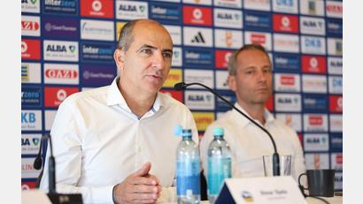 Bild: Andreas Gora/dpa
Sportdirektor Himar Ojeda sieht Alba als guten Kandidaten für die NBA Europe. (Archivbild)