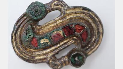 Bild: Korolnik Restaurierung/Bayerisches Landesamt für Denkmalpflege (BLfD)/dpa
Nach dem Fund eines reich ausgestatteten Frauen-Grabes kamen Forscher zu neuen Erkenntnissen über frühe Migration.