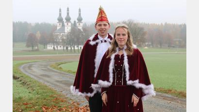 Bild: Dominik Söllner 
Maxima I. (Maxima Fischer) und Lukas I. (Lukas Forster) sind das neue Prinzenpaar in Münchenreuth.