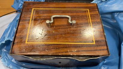 Bild: Polizei Sulzbach-Rosenberg
Diese aufgebrochene Geldkassette wurde in Sulzbach-Rosenberg gefunden. Die Polizei bittet den Eigentümer, sich zu melden.