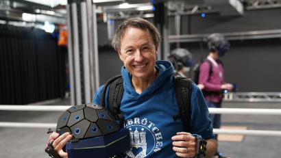 Bild: Marcus Brandt/dpa
Frederik Braun hat einen Song veröffentlicht, der für weniger Handy-Zeit wirbt. (Archivbild)