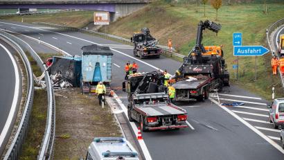 Bild: Daniel Vogl/dpa
Die Autobahn ist in nördlicher Fahrtrichtung zeitweise gesperrt.