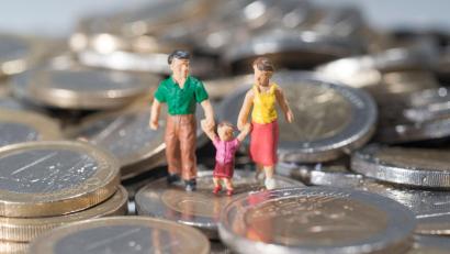 Bild: Marc Müller/dpa
Eltern kleiner Kinder müssen in Bayern jetzt mit weniger Geld zurechtkommen (Symbolbild).