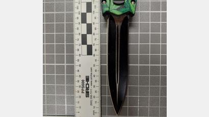 Bild: Bundespolizei Waldmünchen
Die Bundespolizei stellt in Furth im Wald dieses Springmesser sicher.