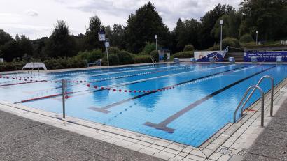 Bild: pi
Das Schwimmerbecken im Freibad Pleystein. Wird es zum Naturbad umfunktioniert?