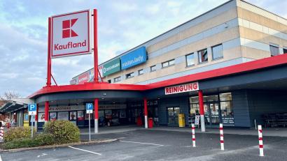 Bild: Gabi Schönberger
Ein Ehepaar aus dem Weidener Osten erlebte Ende Oktober beim Einkauf einen Schockmoment: Die Rolltreppe funktionierte plötzlich nicht mehr richtig, und die 85-Jährige stürzte.