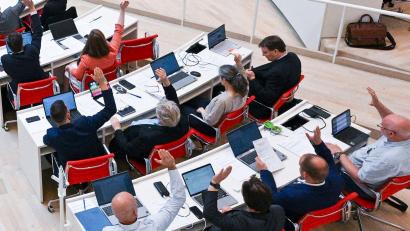 Bild: Jens Kalaene/dpa
Die Koalition von SPD und BSW in Brandenburg ist in einer Krise - in der BSW-Fraktion rumort es. (Archivbild)