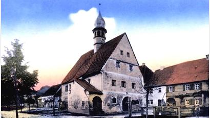 Bild: Archiv Georg Miedel Neustadt am Kulm
Das alte historische Rathaus aus Südwesten fotografiert. Es wurde im Jahr 1654 erbaut.