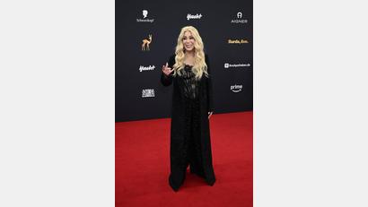 Bild: Felix Hörhager/dpa
Wird als "Legende" ausgezeichnet: Megastar Cher.