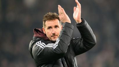 Bild: Robert Michael/dpa
Wird der Vertrag von Miroslav Klose bald verlängert? (Archivfoto)