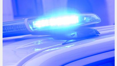 Bild: Julian Stratenschulte/dpa
Einsatz für die Polizei: In München wurde ein 57-Jähriger von seinem eigenen Fahrzeug eingeklemmt. (Symbolbild)